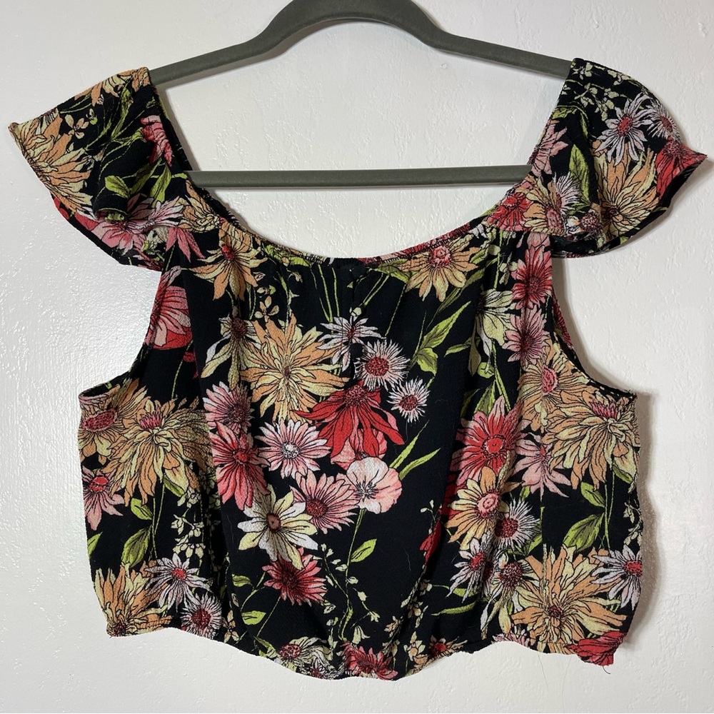 Timing, Floral Crop Off the shoulder Shirt. Size Large. In excellent condition!
